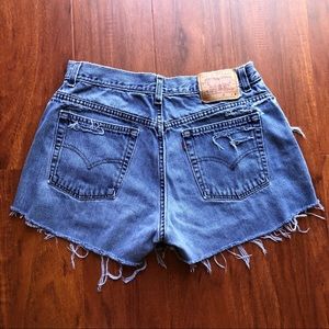 VTG Levi’s high waisted denim shorts distressed